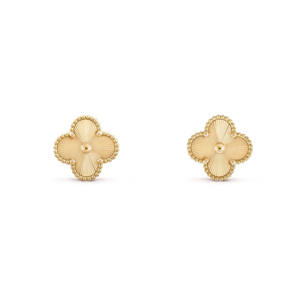 Gold Floral Clover Stud Earrings - Elegant Ladies Jewelry